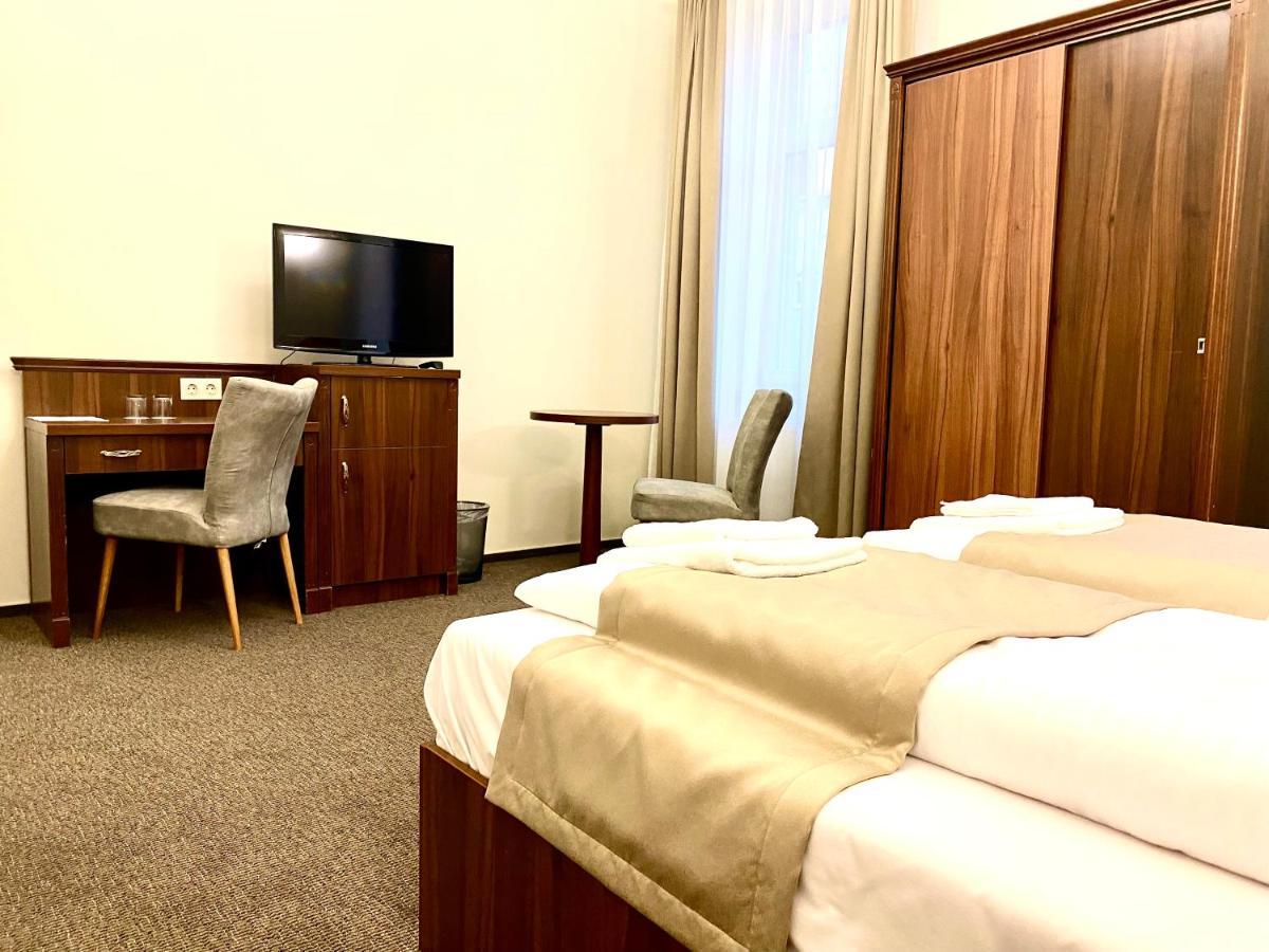Borostyan Panzio Otel Kaposvár Dış mekan fotoğraf