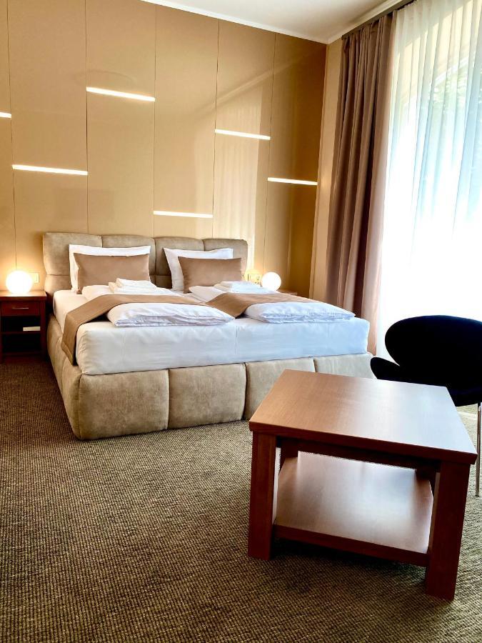 Borostyan Panzio Otel Kaposvár Dış mekan fotoğraf