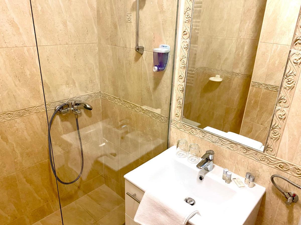 Borostyan Panzio Otel Kaposvár Dış mekan fotoğraf