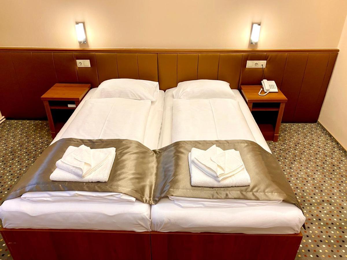 Borostyan Panzio Otel Kaposvár Dış mekan fotoğraf