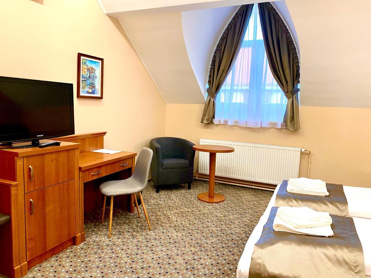 Borostyan Panzio Otel Kaposvár Dış mekan fotoğraf